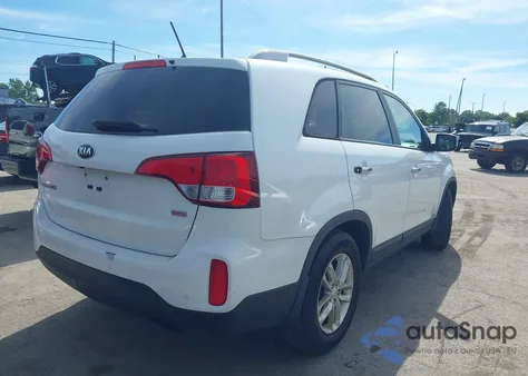 2015 Kia Sorento Lx z USA, uszkodzony, nr VIN 5XYKTCA64FG652689